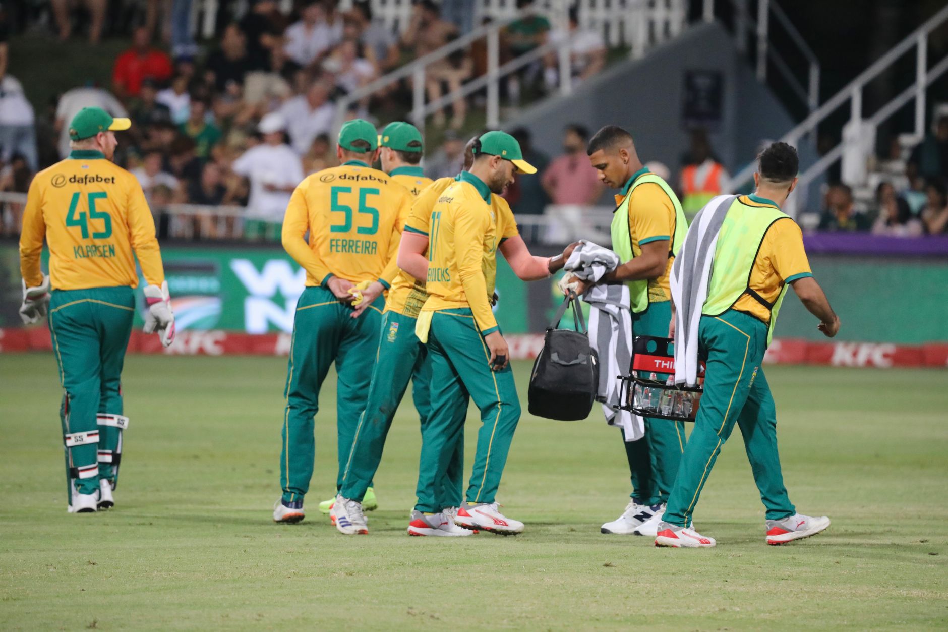 Australian captain slams management